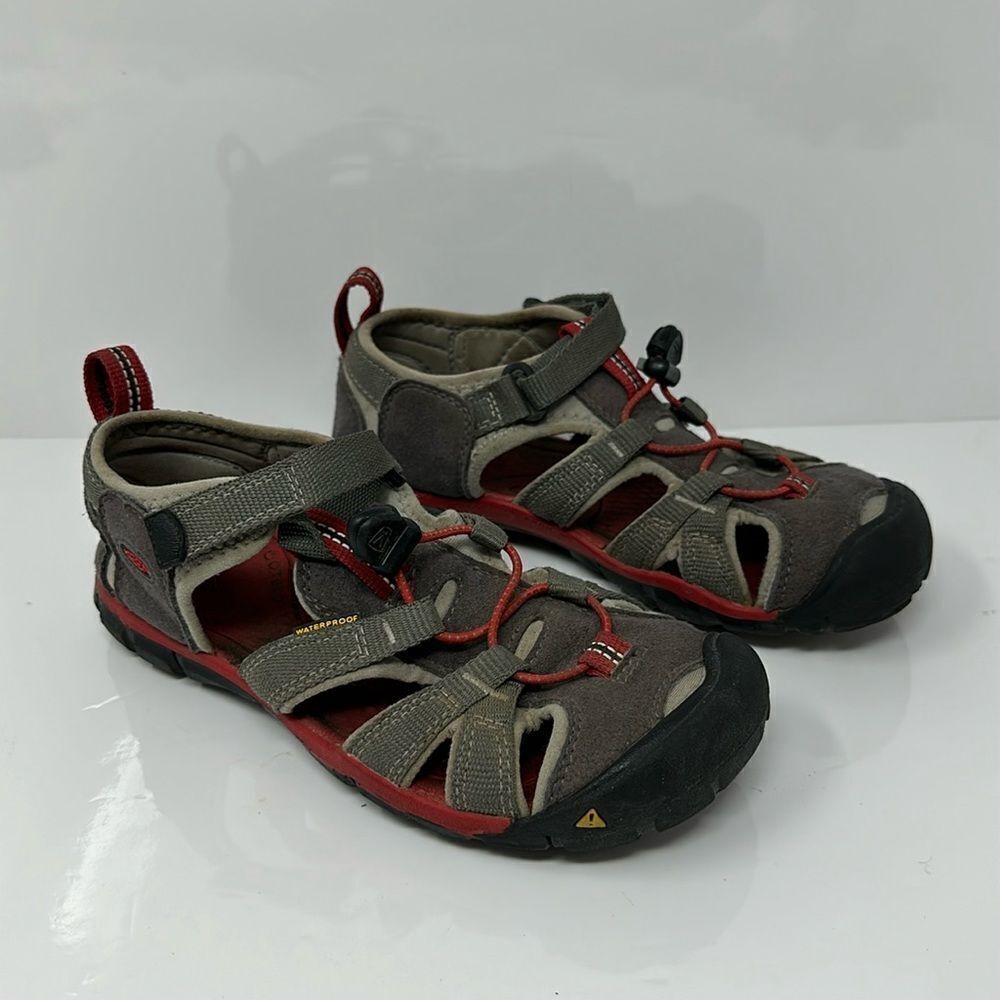 Boys Keen sandals 2 US
